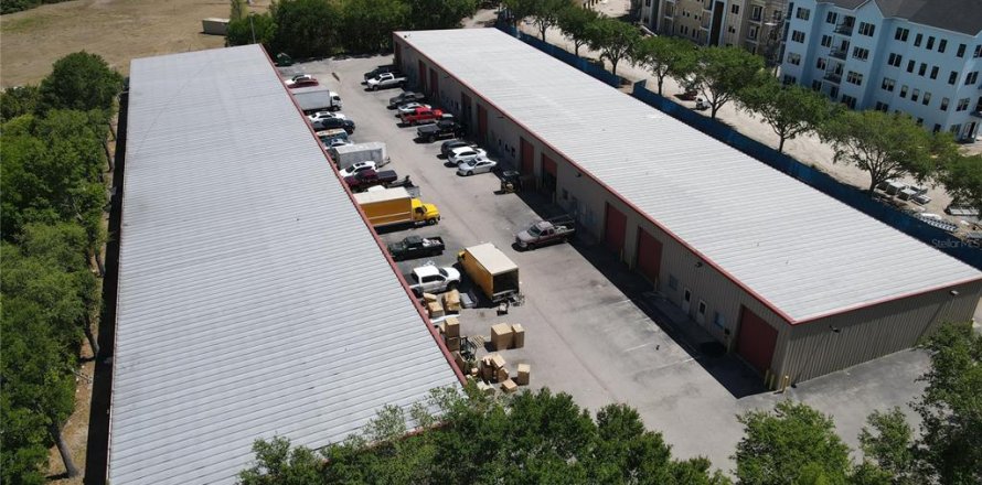 Immobilier commercial à Tampa, Floride 3344.48 m2 № 1376983