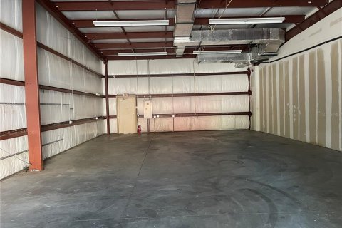 Immobilier commercial à louer à Tampa, Floride: 3344.48 m2 № 1376983 - photo 4