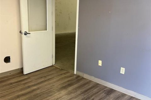 Immobilier commercial à louer à Tampa, Floride: 3344.48 m2 № 1376983 - photo 6