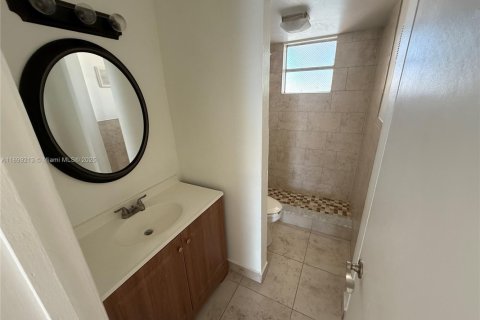 Condo in Hialeah, Florida, 2 bedrooms  № 1952598 - photo 6