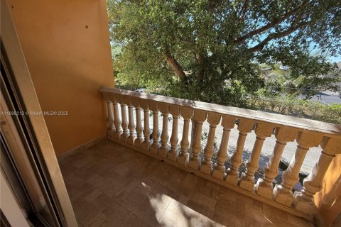 Condo in Hialeah, Florida, 2 bedrooms  № 1952598 - photo 8