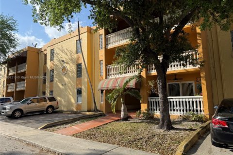 Condo in Hialeah, Florida, 2 bedrooms  № 1952598 - photo 3