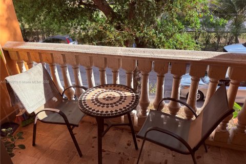 Condo in Hialeah, Florida, 2 bedrooms  № 1952598 - photo 21
