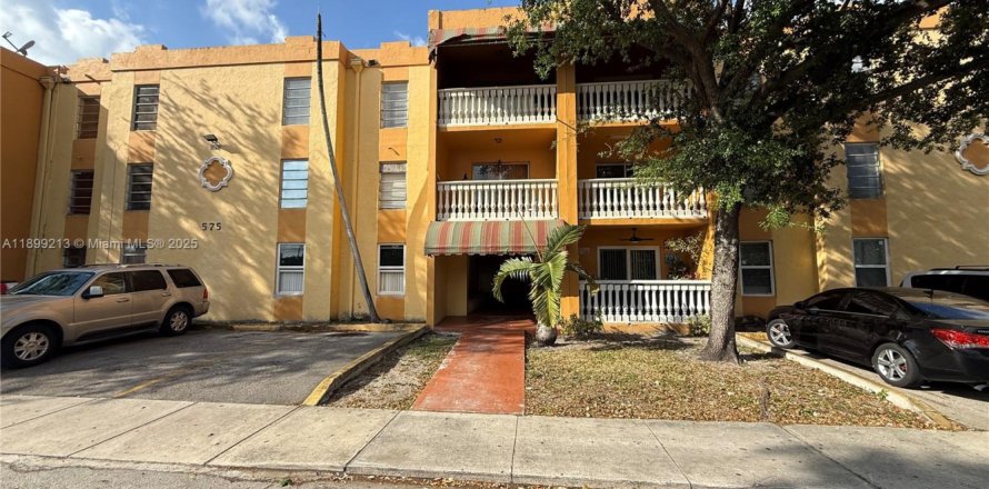 Condo in Hialeah, Florida, 2 bedrooms  № 1952598
