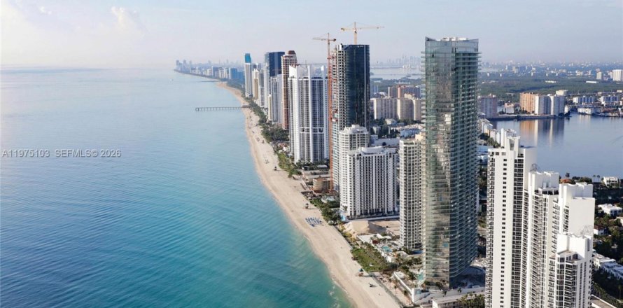 Condo à Sunny Isles Beach, Floride, 3 chambres  № 2041952