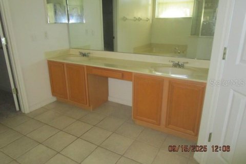 House in Casselberry, Florida 5 bedrooms, 313.64 sq.m. № 1905224 - photo 13