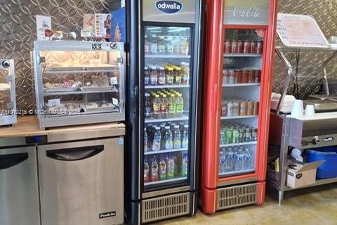 Propiedad comercial en venta en Fort Lauderdale, Florida № 1969359 - foto 4