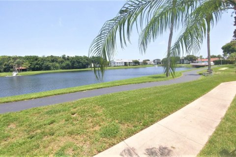 Copropriété à louer à West Palm Beach, Floride: 2 chambres, 103.21 m2 № 1231372 - photo 1