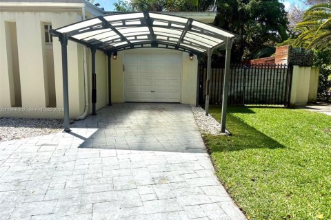 Casa en alquiler en Miami, Florida, 4 dormitorios, 181.07 m2 № 2058643 - foto 3