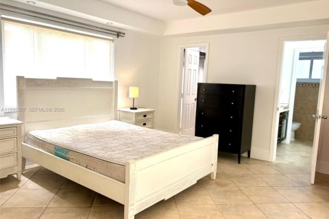 Casa en alquiler en Miami, Florida, 4 dormitorios, 181.07 m2 № 2058643 - foto 5