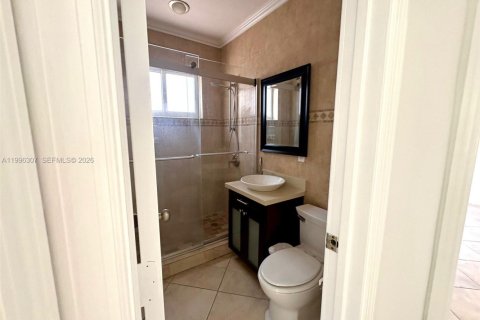 Casa en alquiler en Miami, Florida, 4 dormitorios, 181.07 m2 № 2058643 - foto 13
