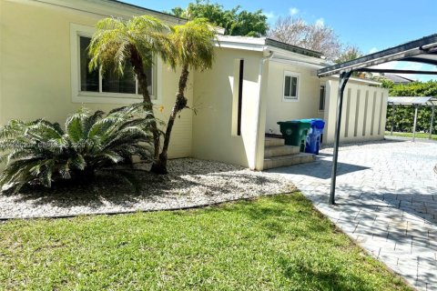 Casa en Miami, Florida 4 dormitorios, 181.07 m2 № 2058643