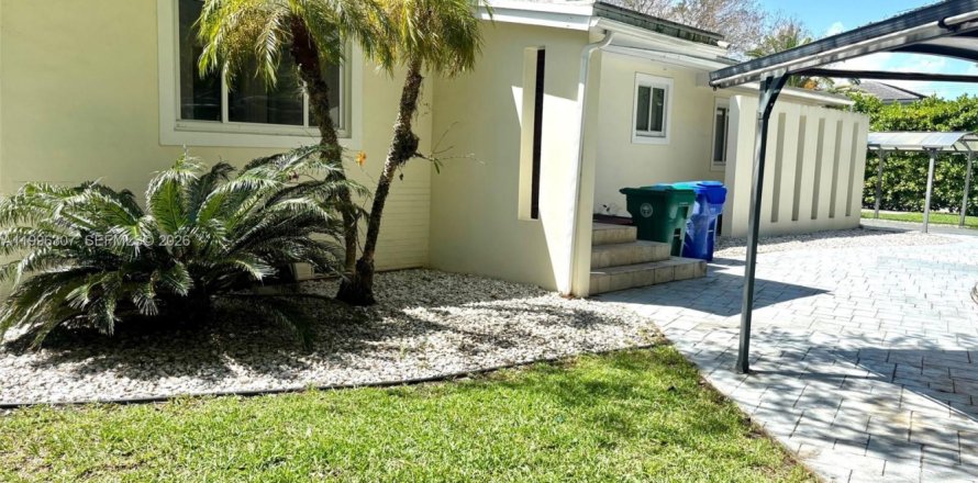 Casa en Miami, Florida 4 dormitorios, 181.07 m2 № 2058643
