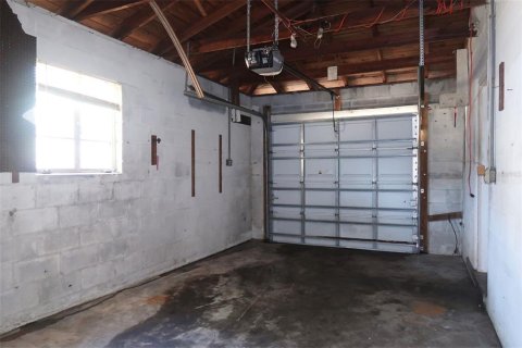 House in Saint Petersburg, Florida 3 bedrooms, 146.04 sq.m. № 1884141 - photo 14