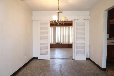 House in Saint Petersburg, Florida 3 bedrooms, 146.04 sq.m. № 1884141 - photo 4