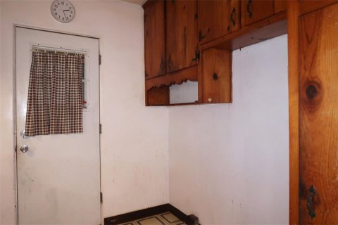 House in Saint Petersburg, Florida 3 bedrooms, 146.04 sq.m. № 1884141 - photo 6
