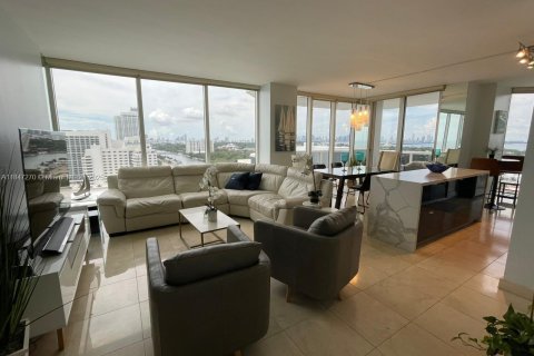 Condominio en alquiler en Miami Beach, Florida, 2 dormitorios, 128.21 m2 № 2060014 - foto 18