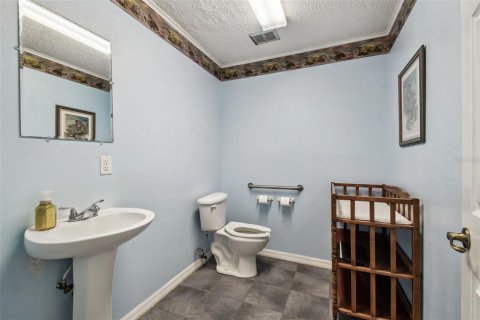 Commercial property in New Port Richey, Florida 217.11 sq.m. № 1525150 - photo 24