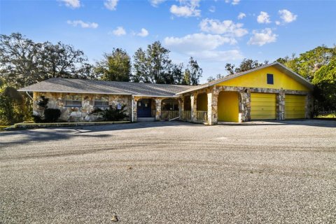 Commercial property in New Port Richey, Florida 217.11 sq.m. № 1525150 - photo 8