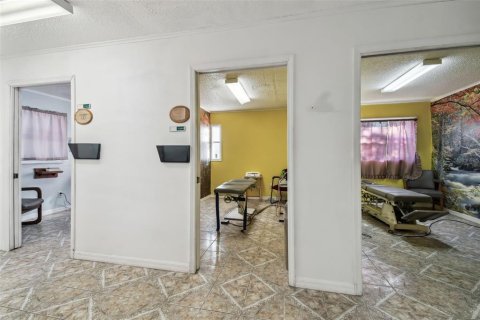 Commercial property in New Port Richey, Florida 217.11 sq.m. № 1525150 - photo 16