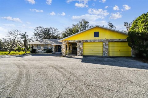 Commercial property in New Port Richey, Florida 217.11 sq.m. № 1525150 - photo 6