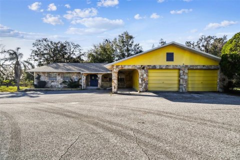 Commercial property in New Port Richey, Florida 217.11 sq.m. № 1525150 - photo 7