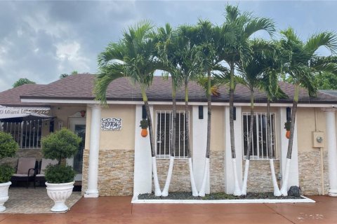 Villa ou maison à vendre à Miami Gardens, Floride: 3 chambres № 1950111 - photo 3