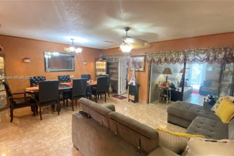Villa ou maison à vendre à Miami Gardens, Floride: 3 chambres № 1950111 - photo 8