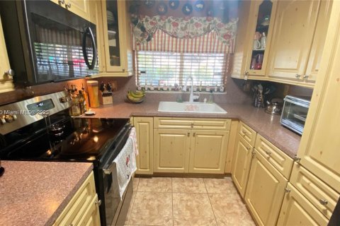 Villa ou maison à vendre à Miami Gardens, Floride: 3 chambres № 1950111 - photo 7
