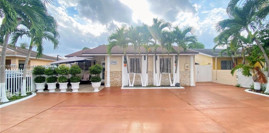 Villa ou maison à Miami Gardens, Floride 3 chambres № 1950111