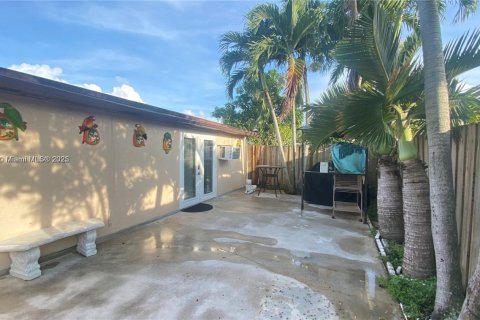 Villa ou maison à vendre à Miami Gardens, Floride: 3 chambres № 1950111 - photo 10