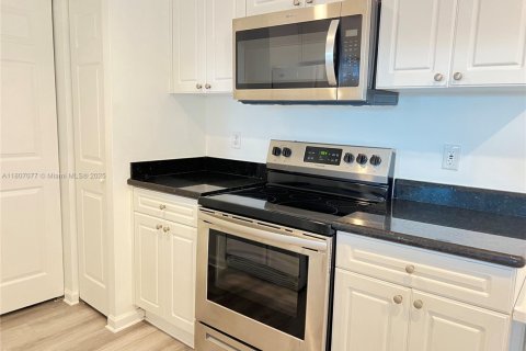 Condo in Sunny Isles Beach, Florida, 3 bedrooms  № 1739560 - photo 10