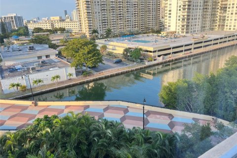 Condo in Sunny Isles Beach, Florida, 3 bedrooms  № 1739560 - photo 1