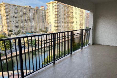 Condo in Sunny Isles Beach, Florida, 3 bedrooms  № 1739560 - photo 2