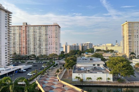Condo in Sunny Isles Beach, Florida, 3 bedrooms  № 1739560 - photo 23