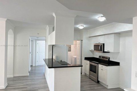 Condo in Sunny Isles Beach, Florida, 3 bedrooms  № 1739560 - photo 11