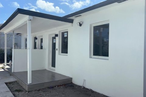 Immobilier commercial à vendre à Hallandale Beach, Floride: 445.65 m2 № 2153487 - photo 1