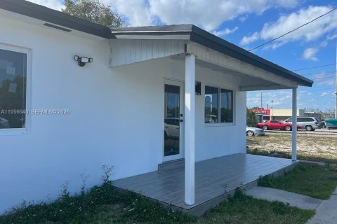 Immobilier commercial à vendre à Hallandale Beach, Floride: 445.65 m2 № 2153487 - photo 2