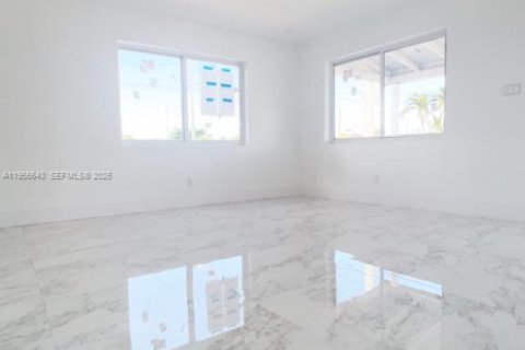Immobilier commercial à vendre à Hallandale Beach, Floride: 445.65 m2 № 2153487 - photo 20