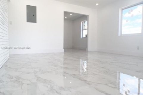 Immobilier commercial à vendre à Hallandale Beach, Floride: 445.65 m2 № 2153487 - photo 11