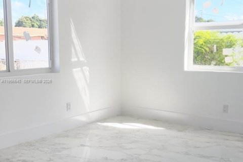 Immobilier commercial à vendre à Hallandale Beach, Floride: 445.65 m2 № 2153487 - photo 8