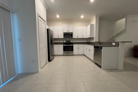 Touwnhouse à louer à Zephyrhills, Floride: 3 chambres, 151.8 m2 № 2157609 - photo 10
