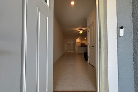 Touwnhouse à louer à Zephyrhills, Floride: 3 chambres, 151.8 m2 № 2157609 - photo 4