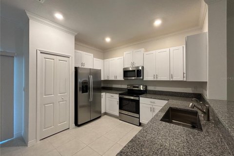Touwnhouse à louer à Zephyrhills, Floride: 3 chambres, 151.8 m2 № 2157609 - photo 11