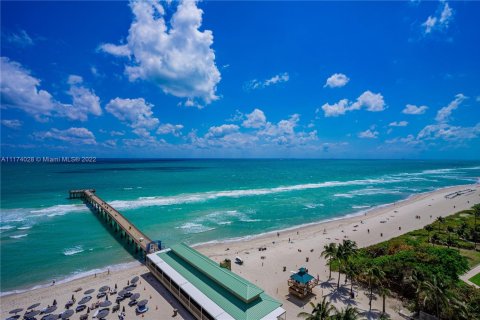 Condominio en alquiler en Sunny Isles Beach, Florida, 2 dormitorios, 148.83 m2 № 1977555 - foto 27