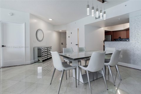 Condominio en alquiler en Sunny Isles Beach, Florida, 2 dormitorios, 148.83 m2 № 1977555 - foto 11