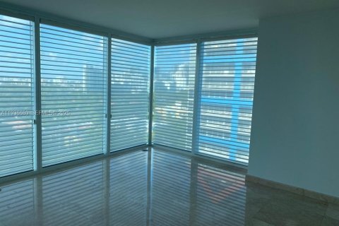 Condo in Miami, Florida, 2 bedrooms  № 1994725 - photo 11