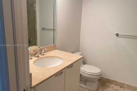 Condo in Miami, Florida, 2 bedrooms  № 1994725 - photo 13