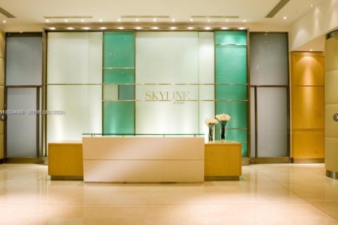 Condo in Miami, Florida, 2 bedrooms  № 1994725 - photo 1