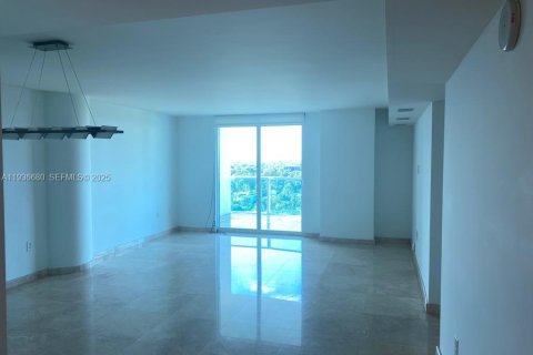 Condo in Miami, Florida, 2 bedrooms  № 1994725 - photo 4